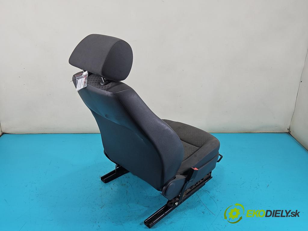 Vw Polo IV 9N 2001-2009 1.2 12V 64 HP manual 47 kW 1198 cm3 5- Sedačka ľavý  (Sedadlo)