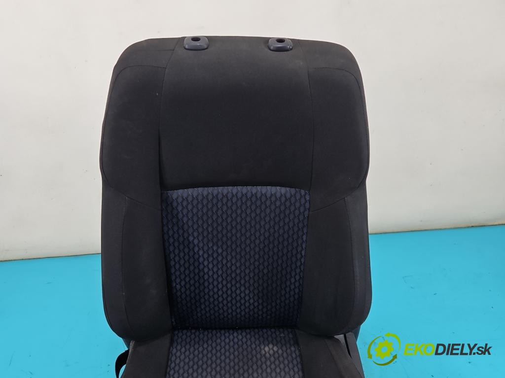 Toyota Auris II 2012-2018 1.6 16V 132  HP manual 97 kW 1598 cm3 5- Sedačka ľavý  (Sedadlo)