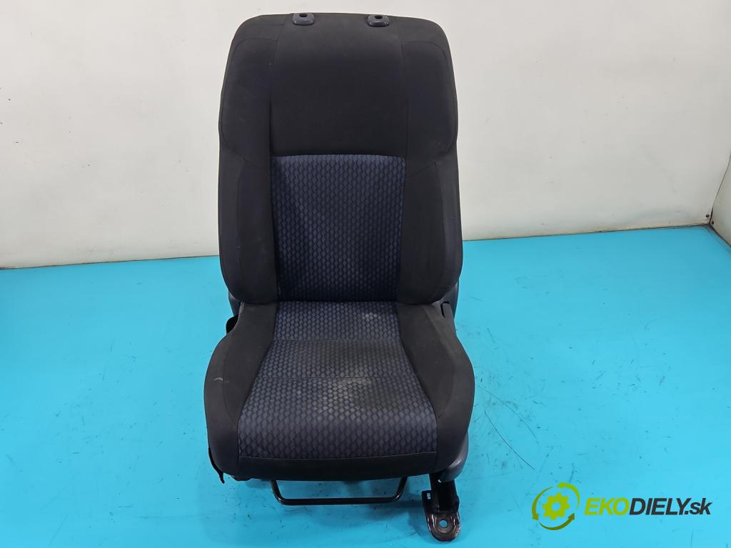 Toyota Auris II 2012-2018 1.6 16V 132  HP manual 97 kW 1598 cm3 5- Sedačka ľavý  (Sedadlo)