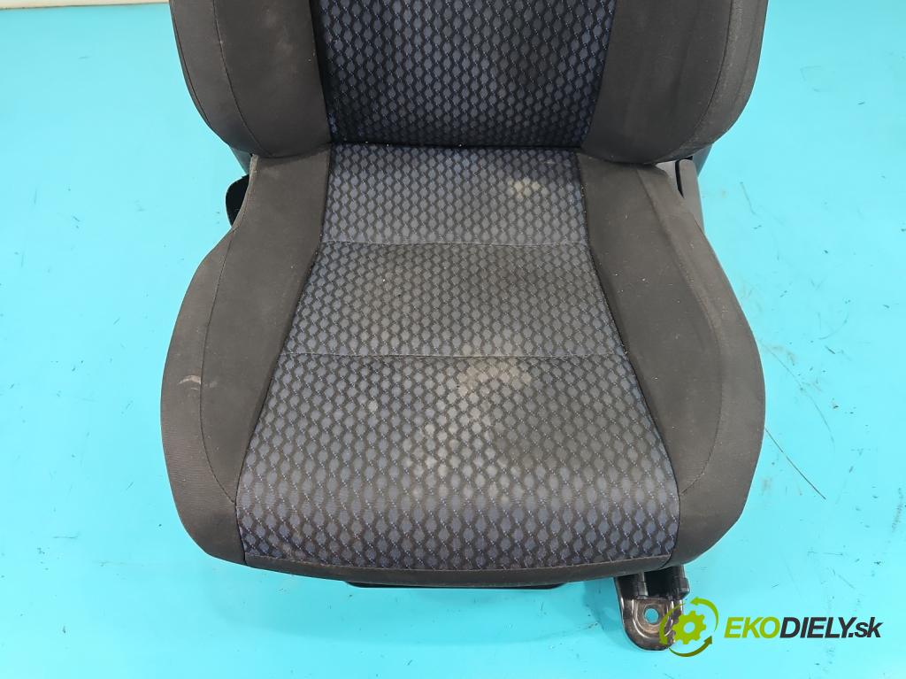 Toyota Auris II 2012-2018 1.6 16V 132  HP manual 97 kW 1598 cm3 5- Sedačka ľavý  (Sedadlo)