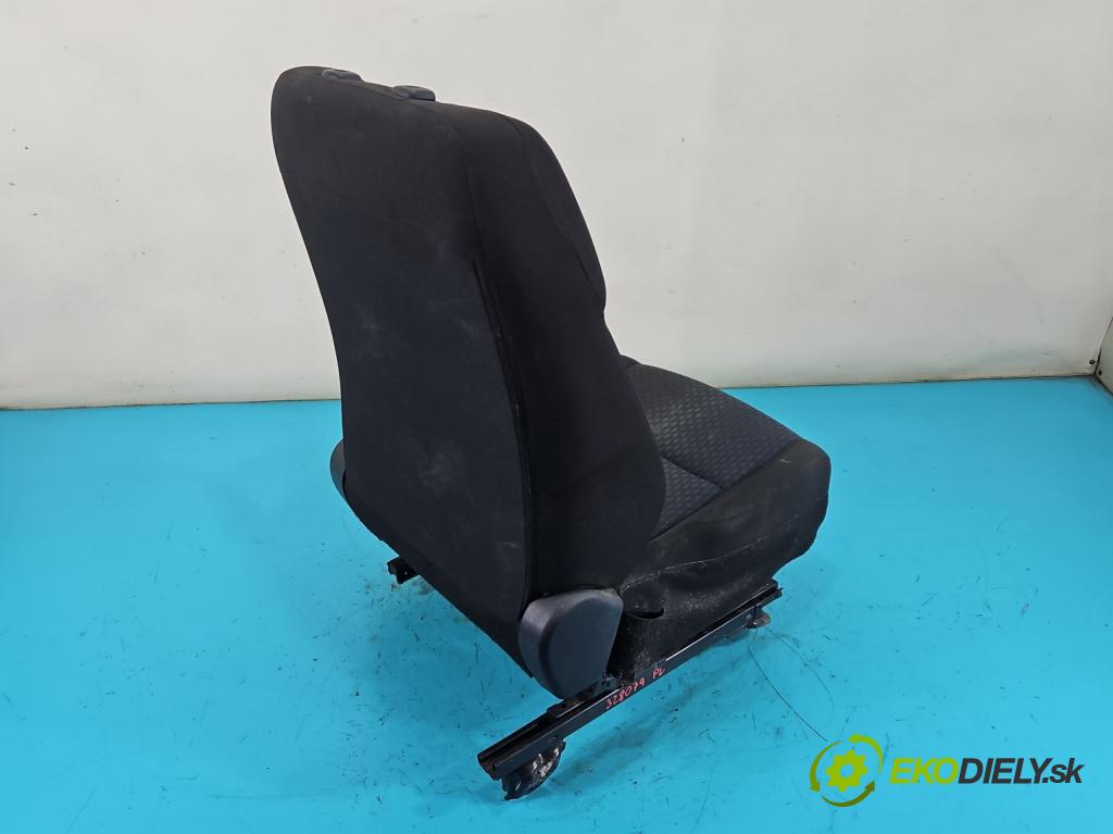 Toyota Auris II 2012-2018 1.6 16V 132  HP manual 97 kW 1598 cm3 5- Sedačka ľavý  (Sedadlo)