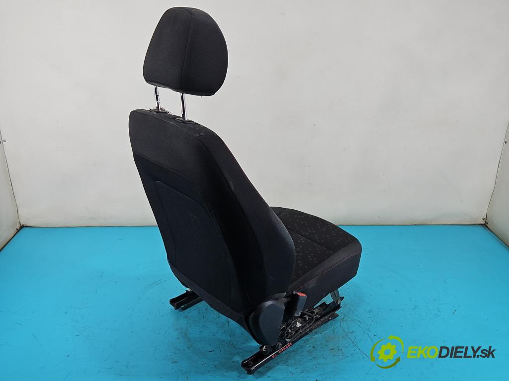 Hyundai i20 II 2014 -2020 1.2 16V 84KM manual 61,8 kW 1248 cm3 5- Sedačka ľavý (Sedadlo)