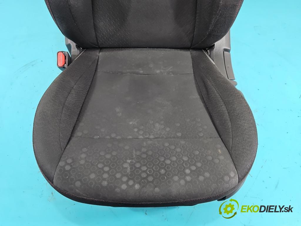 Hyundai i20 II 2014 -2020 1.2 16V 84KM manual 61,8 kW 1248 cm3 5- Sedačka ľavý (Sedadlo)