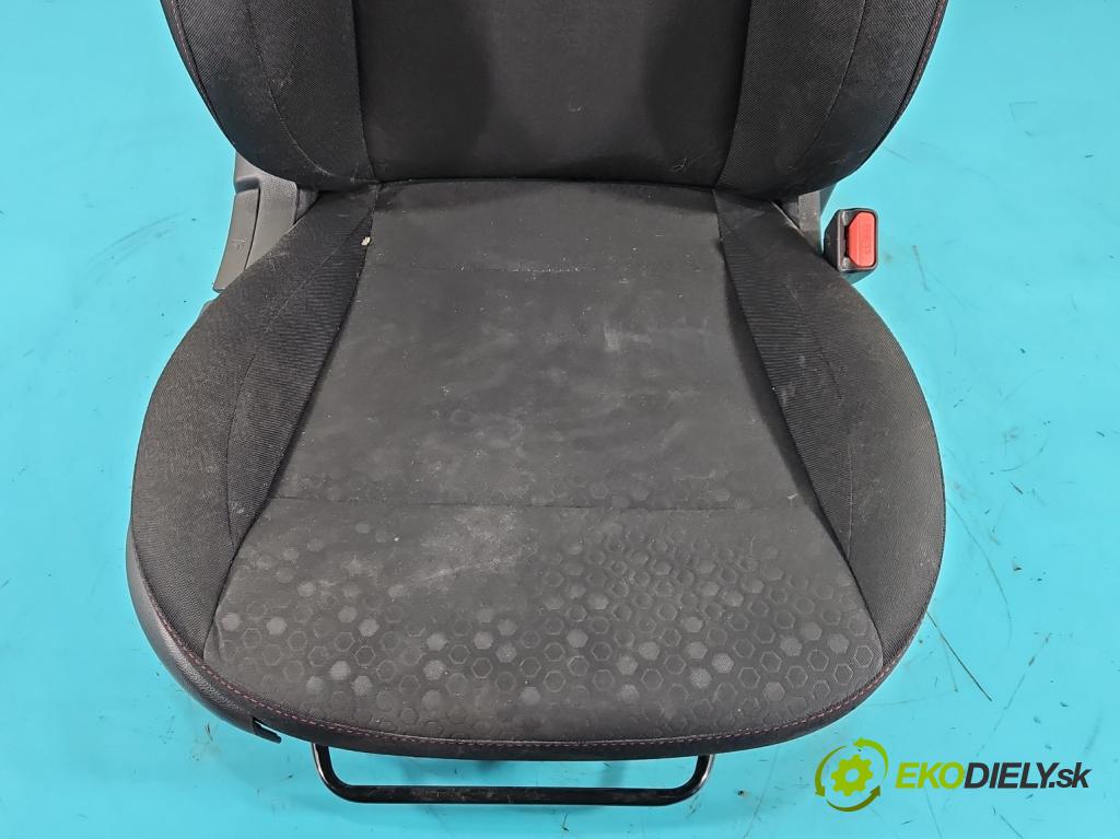 Hyundai i20 II 2014 -2020 1.2 16V 84KM manual 61,8 kW 1248 cm3 5- Sedačka pravý  (Sedadlo)