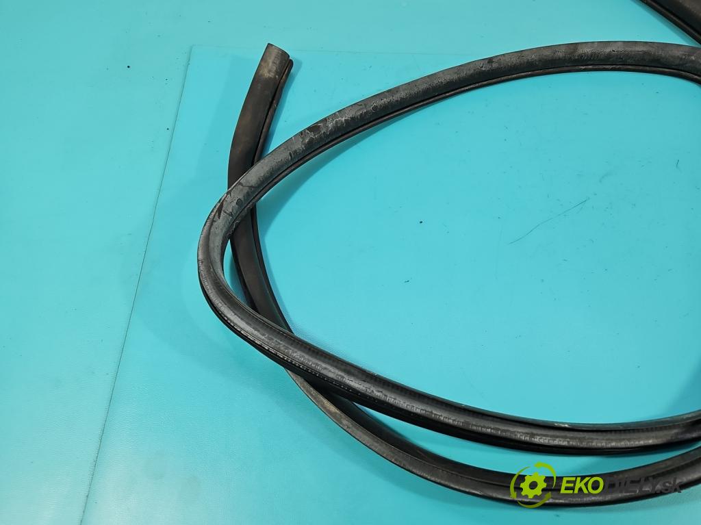 Subaru Forester IV SJ 2012-2018 2.0 D BOXER 147 hp manual 108 kW 1999 cm3 5- Těsnění: dveře zadní pravé 22050304 (Ostatní)