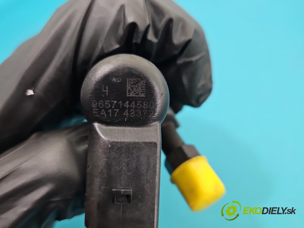 Peugeot 407 2.0 hdi 136 HP manual 100 kW 1997 cm3 5- vstrek 9657144580 (Vstrekovač paliva)