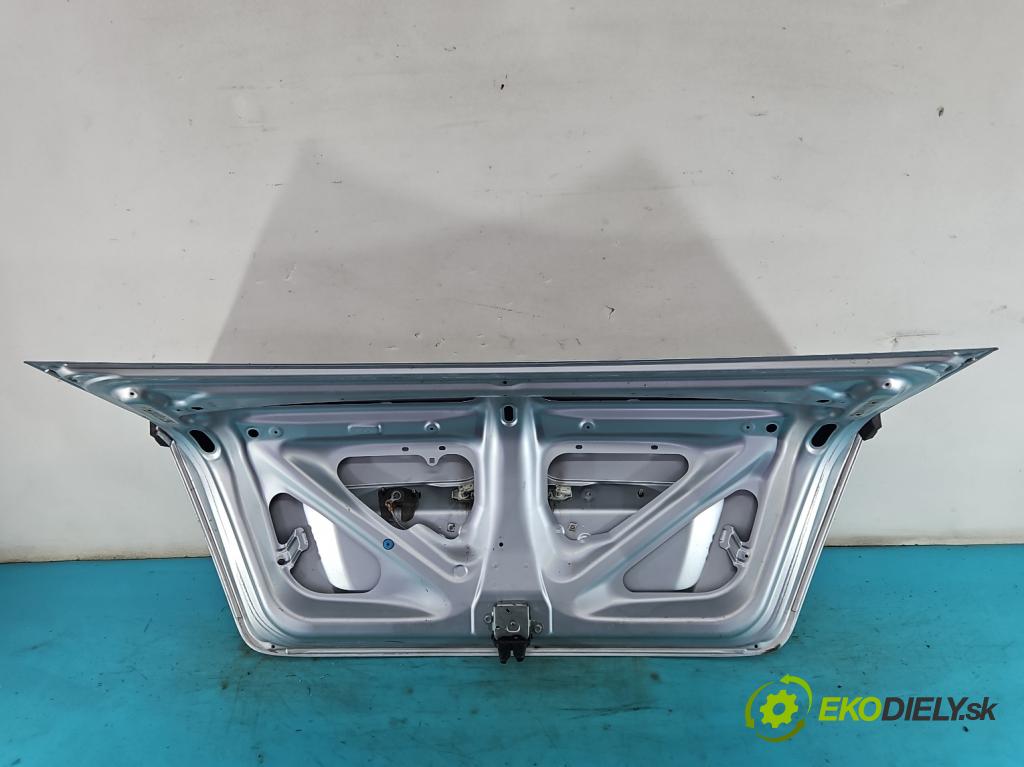 Toyota Corolla E12 2001-2009 2.0 D4D 110 hp manual 81 kW 1975 cm3 4- zadní kufrové dveře  (Zadní kapota (kufr))