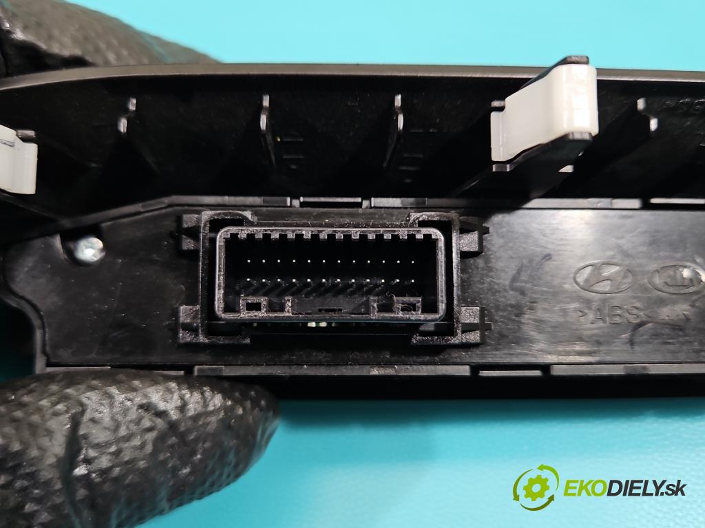 Hyundai i20 II 2014 -2020 1.2 16V 84KM manual 61,8 kW 1248 cm3 5- Zobrazit: 93700-C8030 (Prístrojová doska)