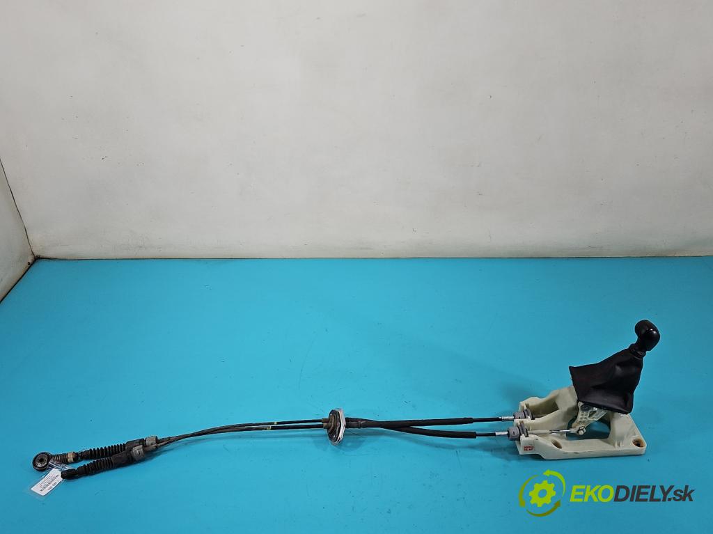 Hyundai i20 II 2014 -2020 1.2 16V 84KM manual 61,8 kW 1248 cm3 5- Páka: Změny: stupeň,rýchlosť  (Rýchlostná páka (kulisa))