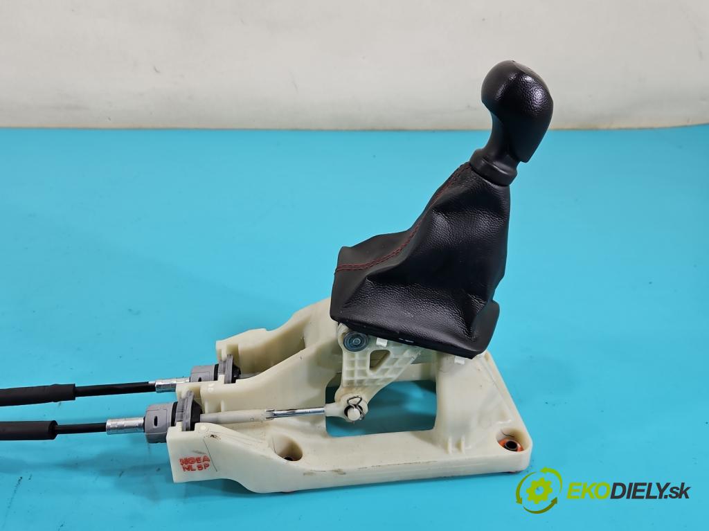Hyundai i20 II 2014 -2020 1.2 16V 84KM manual 61,8 kW 1248 cm3 5- Páka: Změny: stupeň,rýchlosť  (Rýchlostná páka (kulisa))
