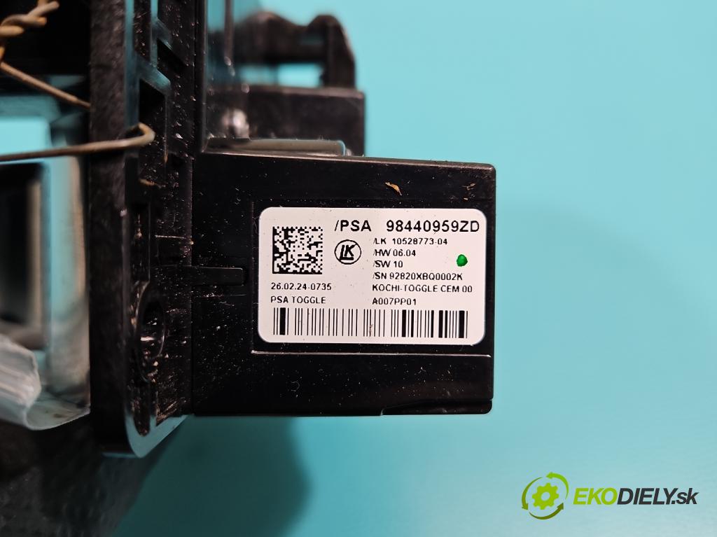 Opel Mokka B 2020 - 1.2 T 131 HP automatic 96 kW 1199 cm3 5- Páka: Změny: stupeň,rýchlosť 98440959ZD (Rýchlostná páka (kulisa))