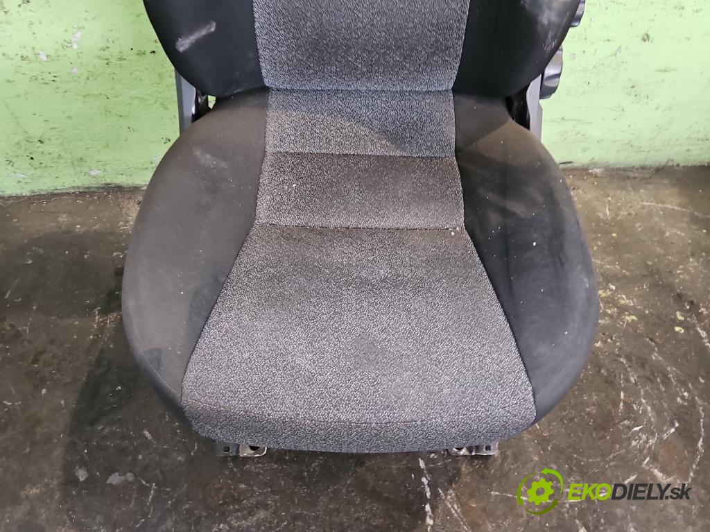Fiat Ducato IV 2014- 2.3 jtd 177 HP manual 130 kW 2287 cm3 5- Sedačka ľavý  (Sedadlo)