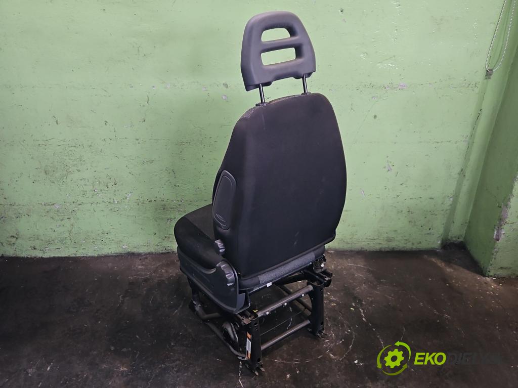 Fiat Ducato IV 2014- 2.3 jtd 177 HP manual 130 kW 2287 cm3 5- Sedačka ľavý  (Sedadlo)