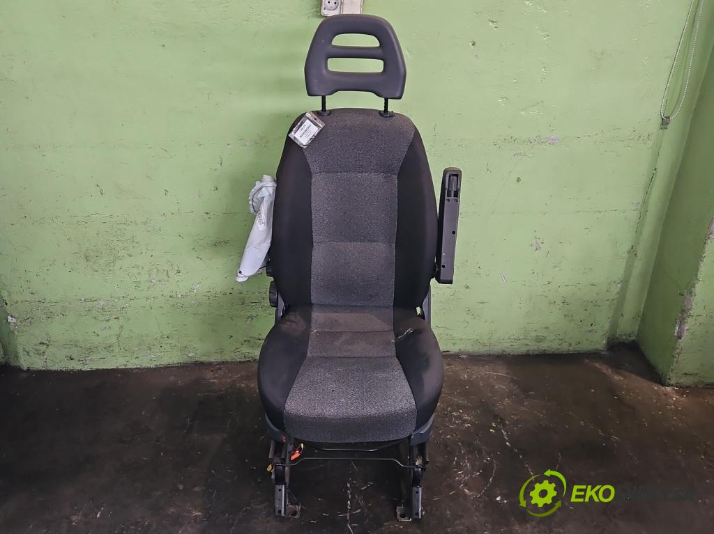 Fiat Ducato IV 2014- 2.3 jtd 177 HP manual 130 kW 2287 cm3 5- Sedačka pravý  (Sedadlo)