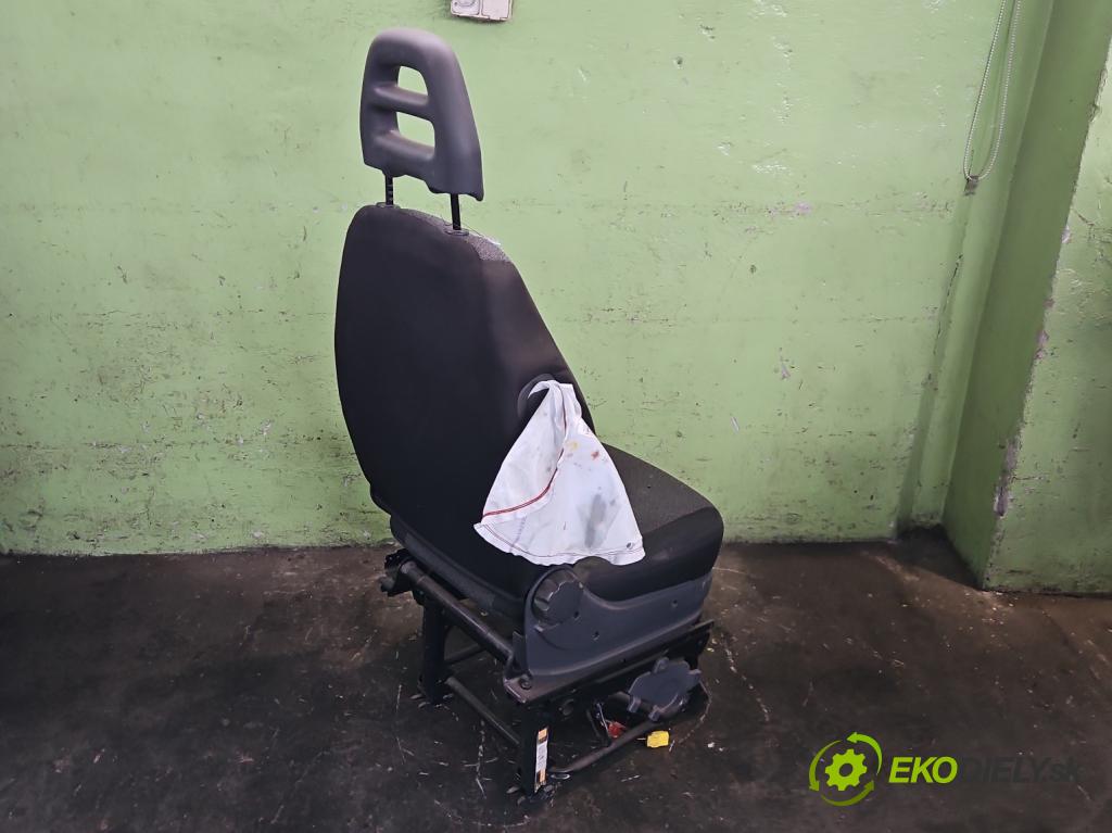 Fiat Ducato IV 2014- 2.3 jtd 177 HP manual 130 kW 2287 cm3 5- Sedačka pravý  (Sedadlo)