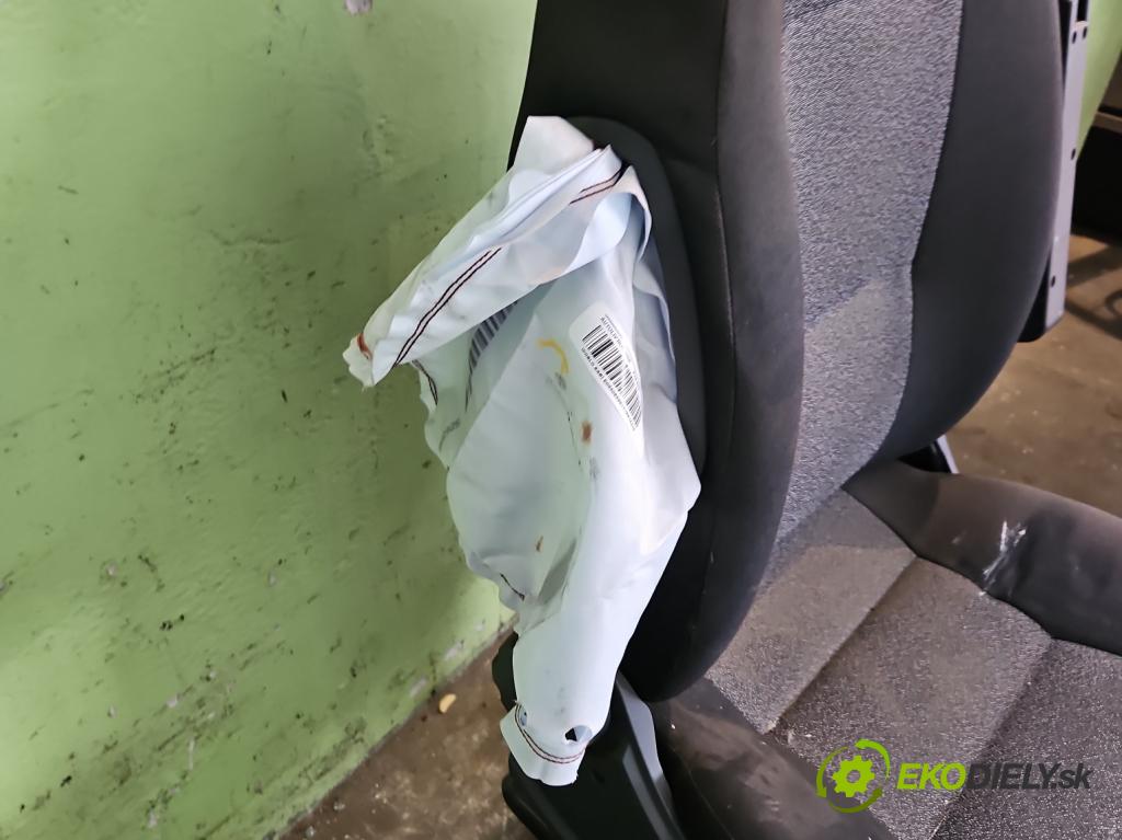 Fiat Ducato IV 2014- 2.3 jtd 177 HP manual 130 kW 2287 cm3 5- Sedačka pravý  (Sedadlo)