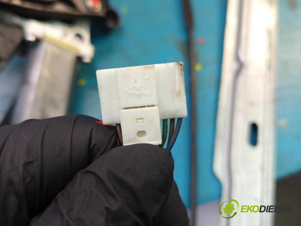 Mercedes Vito W639 2003-2014 2.2 cdi 651900 136 HP manual 100 kW 2143 cm3 5- mechanizmus okna predné ľavý