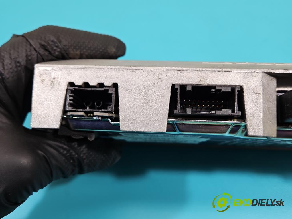 Audi A8 D3 2002-2009 3.0 tdi 211KM automatic 155 kW 2967 cm3 4- Zesilovač: 4E0035223G (Zosilňovač)