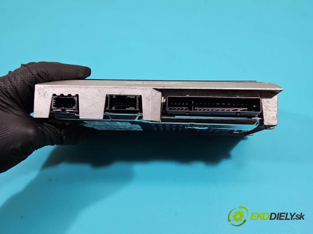 Audi A8 D3 2002-2009 3.0 tdi 211KM automatic 155 kW 2967 cm3 4- Zesilovač: 4E0035223G (Zosilňovač)