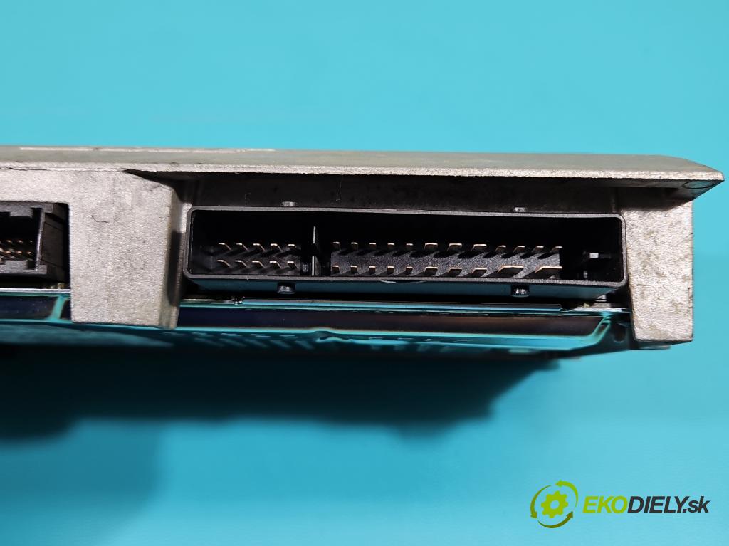 Audi A8 D3 2002-2009 3.0 tdi 211KM automatic 155 kW 2967 cm3 4- Zesilovač: 4E0035223G (Zosilňovač)