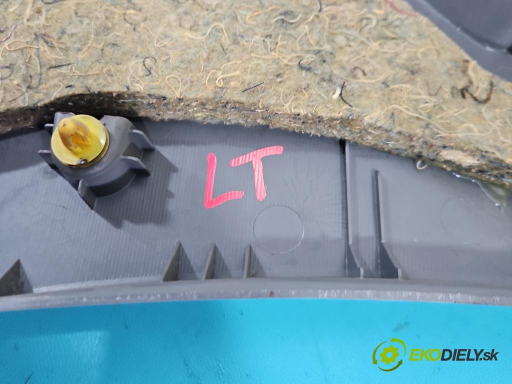 Hyundai Terracan 2.9 CRDi 163 hp manual 120 kW 2902 cm3 5- Tapacír: dveře zadní levé