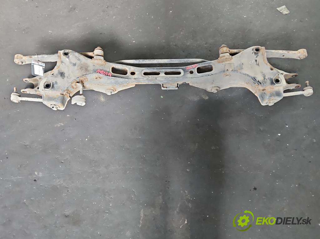 Hyundai I30 II 2012-2016 1.4 crdi 90 hp manual 66 kW 1396 cm3 5- zadní výztuha  (Výztuhy zadní)