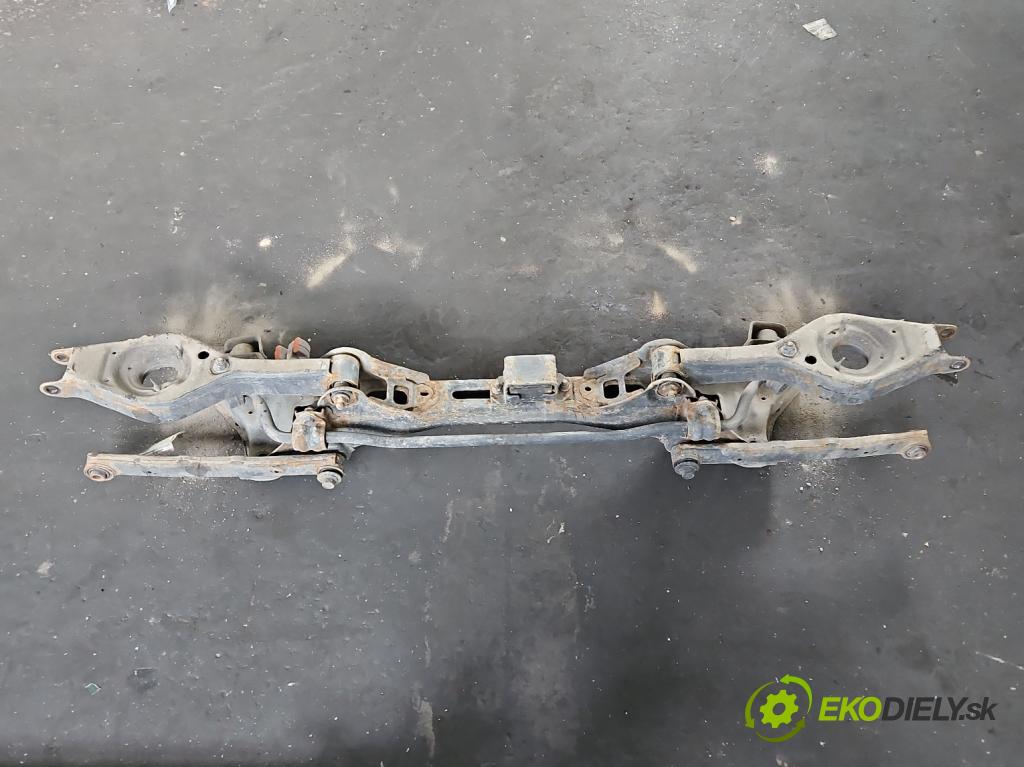 Hyundai I30 II 2012-2016 1.4 crdi 90 hp manual 66 kW 1396 cm3 5- zadní výztuha  (Výztuhy zadní)