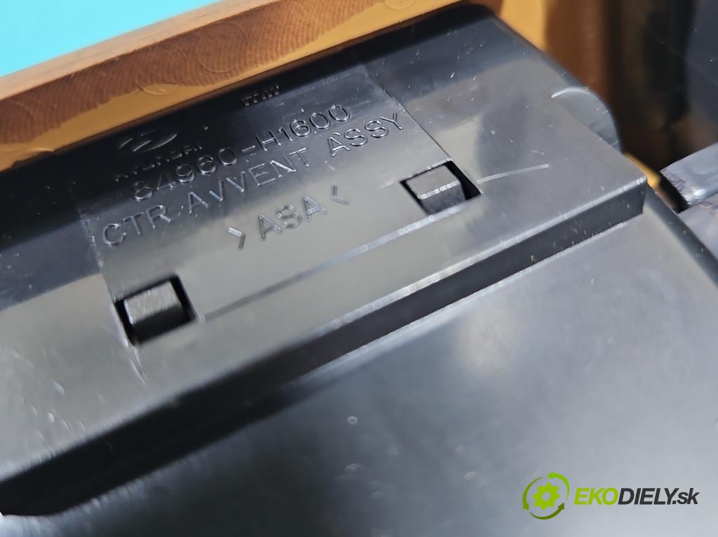 Hyundai Terracan 2.9 CRDi 163 HP manual 120 kW 2902 cm3 5- Mřížka: kúrenia stredová 84950-H1640 (Mriežka kúrenia (fukár))