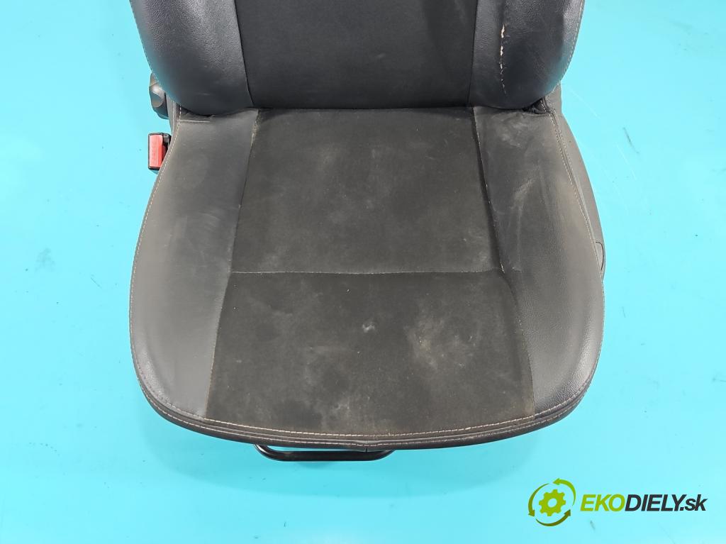 Dacia Sandero I 2008-2012 1.6b 84KM manual 62 kW 1598 cm3 5- Sedadlo levý  (Sedačky, sedadla)