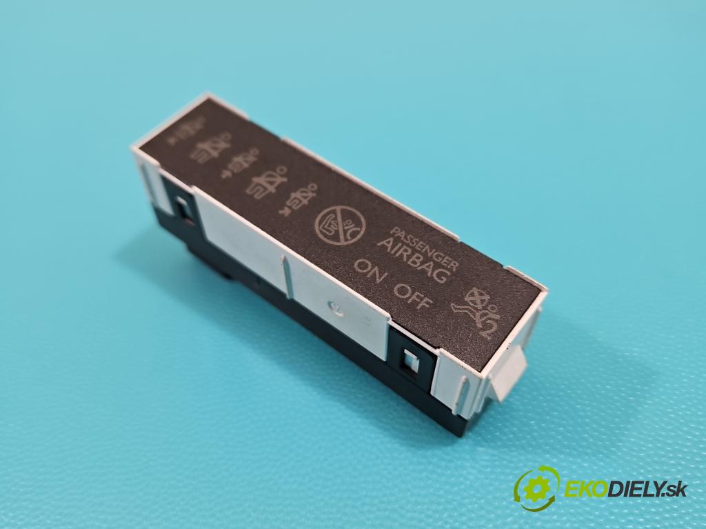 Opel Mokka B 2020 - 1.2 T 131 HP automatic 96 kW 1199 cm3 5- Zobrazit: 9858358880 (Prístrojová doska)