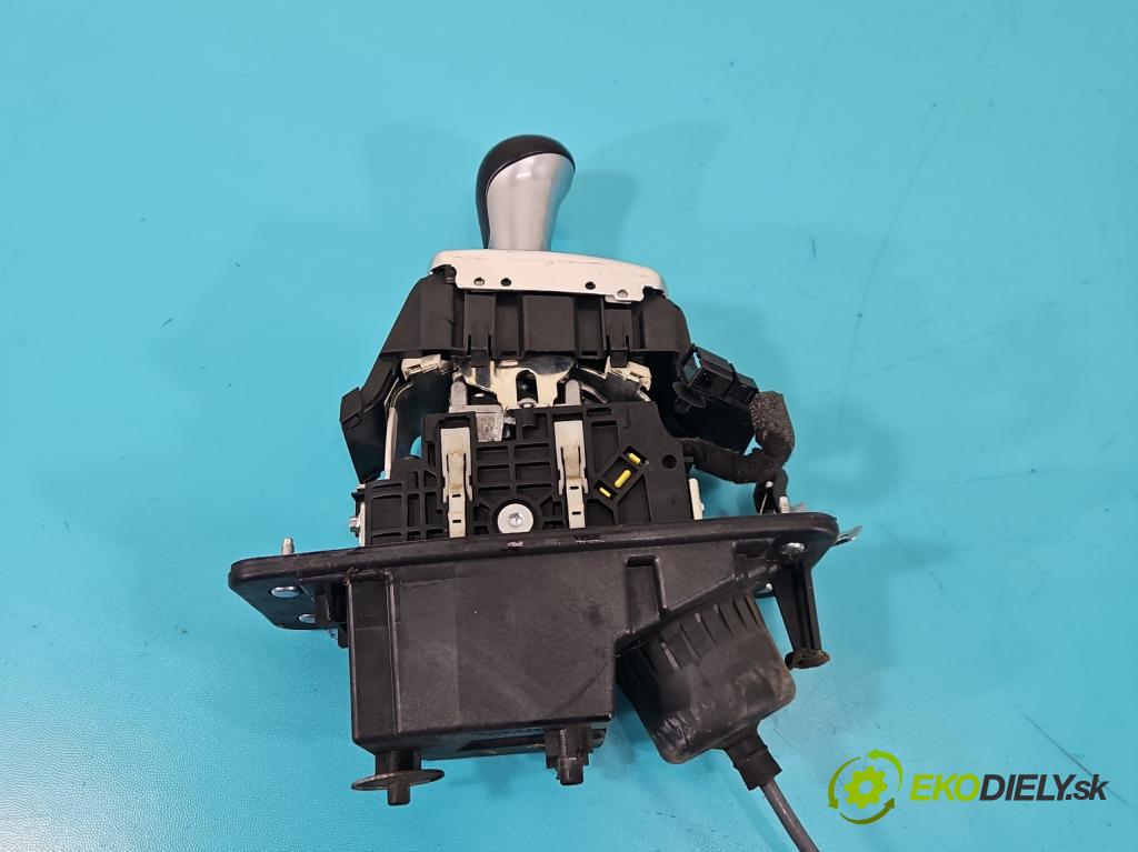 Audi A8 D3 2002-2009 3.0 tdi 211KM automatic 155 kW 2967 cm3 4- Páka: Změny: stupeň,rýchlosť 4E1713041BH (Rýchlostná páka (kulisa))