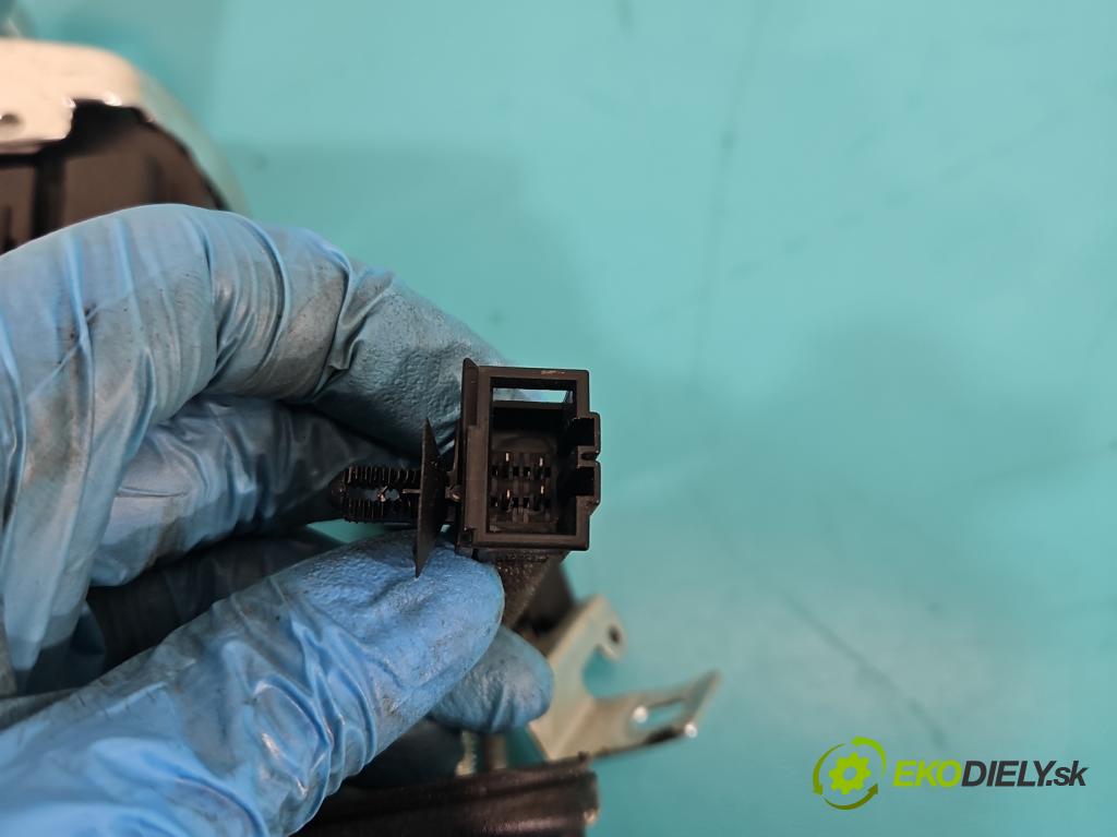 Audi A8 D3 2002-2009 3.0 tdi 211KM automatic 155 kW 2967 cm3 4- Páka: Změny: stupeň,rýchlosť 4E1713041BH (Rýchlostná páka (kulisa))