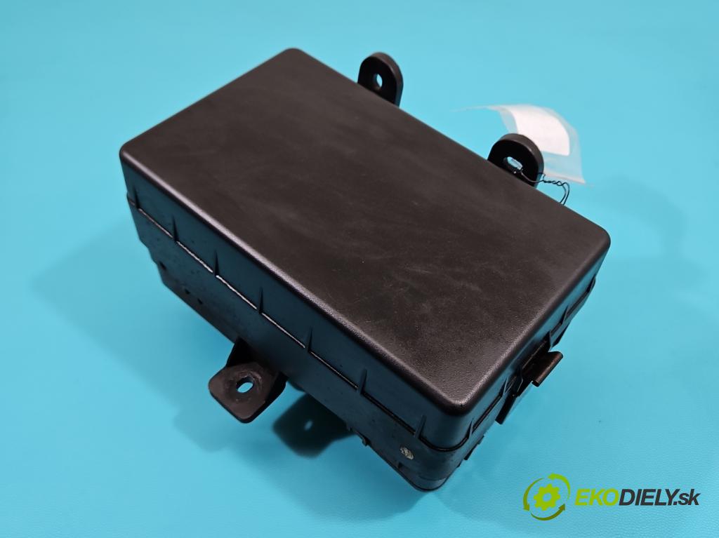 Hyundai Terracan 2.9 CRDi 163 hp manual 120 kW 2902 cm3 5- skříňka pojistková 1108053 (Pojistková skříňka)