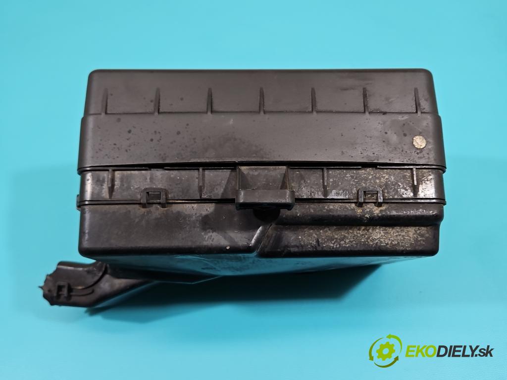 Hyundai Terracan 2.9 CRDi 163 hp manual 120 kW 2902 cm3 5- skříňka pojistková 1108053 (Pojistková skříňka)