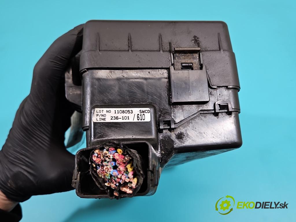 Hyundai Terracan 2.9 CRDi 163 hp manual 120 kW 2902 cm3 5- skříňka pojistková 1108053 (Pojistková skříňka)