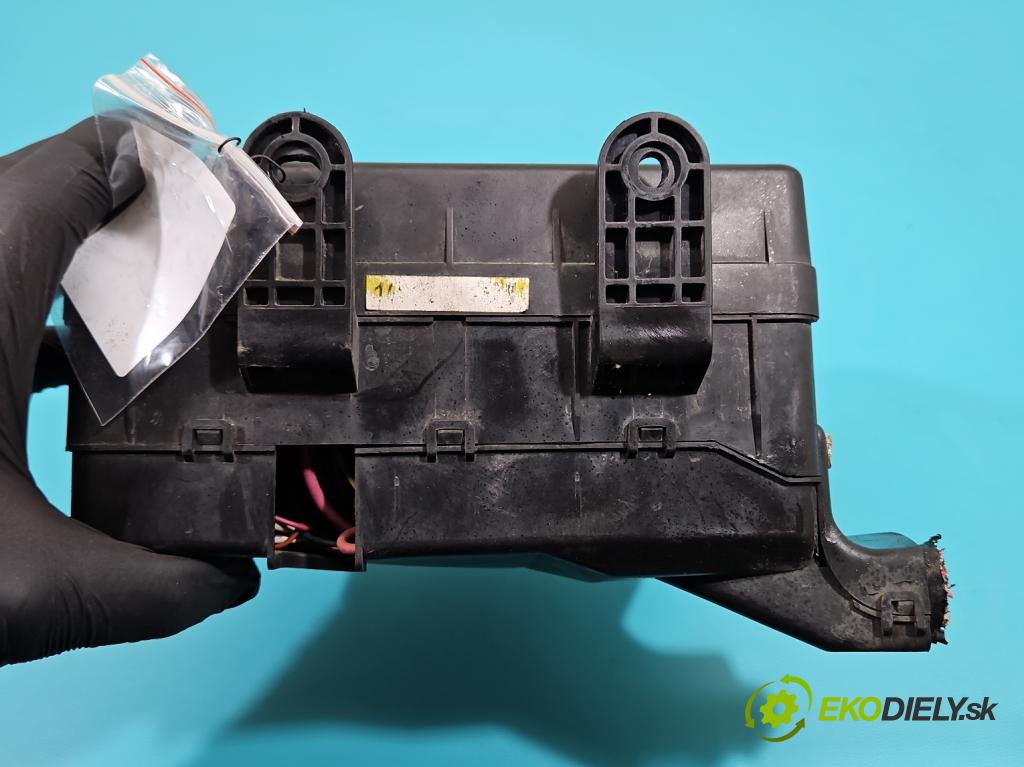 Hyundai Terracan 2.9 CRDi 163 hp manual 120 kW 2902 cm3 5- skříňka pojistková 1108053 (Pojistková skříňka)