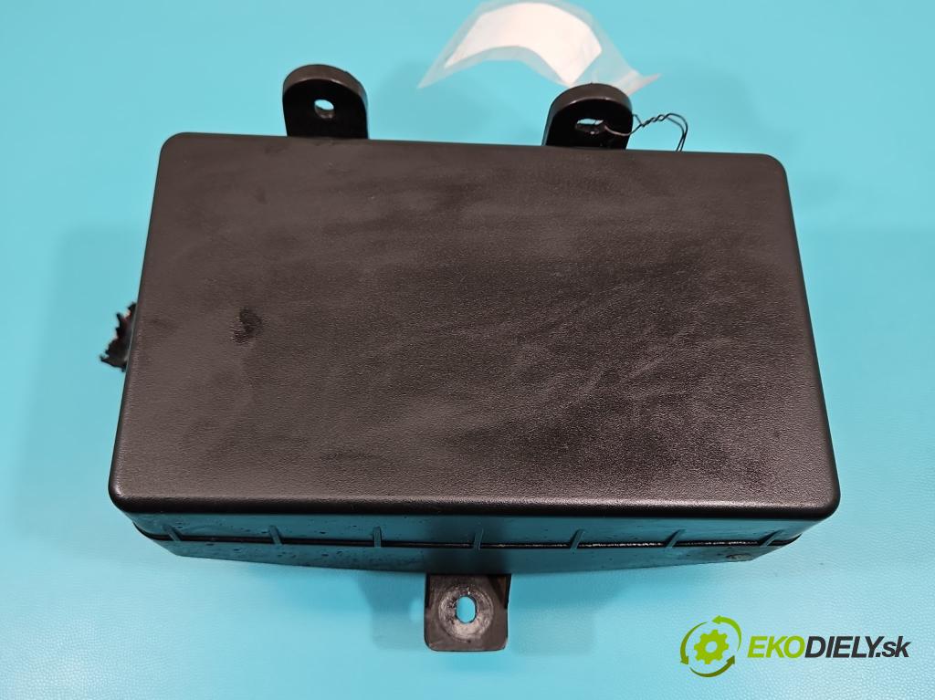 Hyundai Terracan 2.9 CRDi 163 hp manual 120 kW 2902 cm3 5- skříňka pojistková 1108053 (Pojistková skříňka)