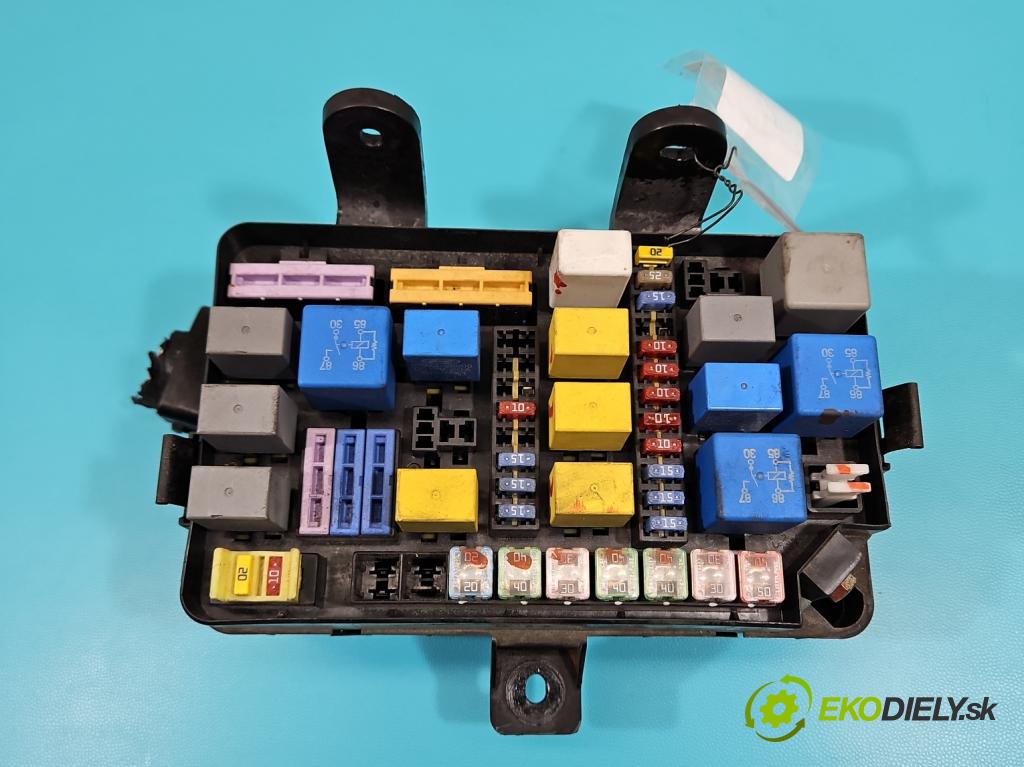 Hyundai Terracan 2.9 CRDi 163 hp manual 120 kW 2902 cm3 5- skříňka pojistková 1108053 (Pojistková skříňka)