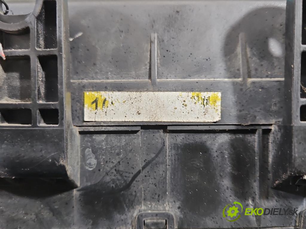 Hyundai Terracan 2.9 CRDi 163 hp manual 120 kW 2902 cm3 5- skříňka pojistková 1108053 (Pojistková skříňka)