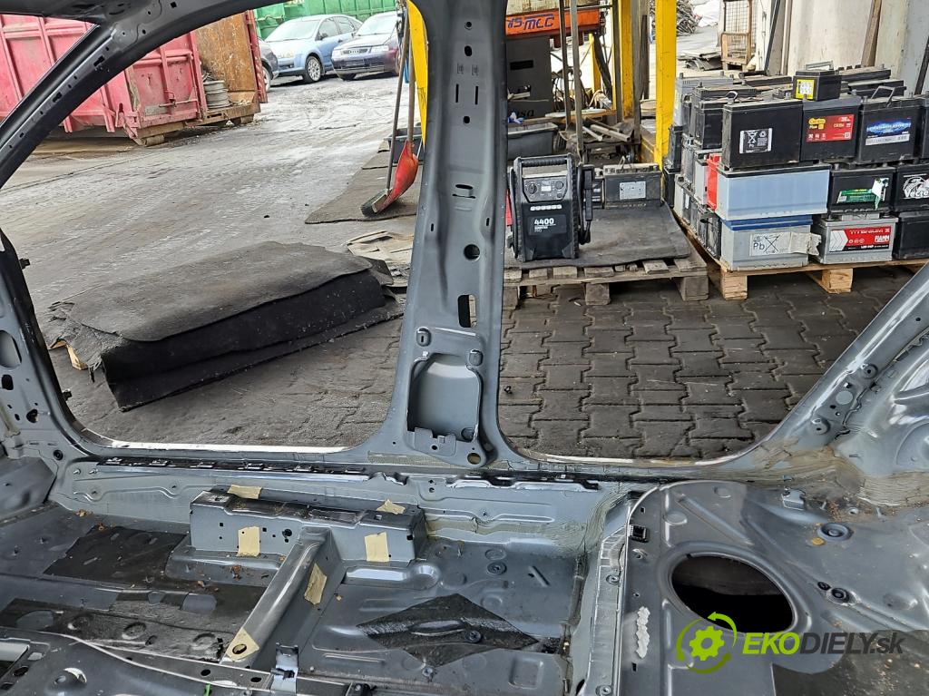 Vw Jetta VI 2010-2018 1.4 TSI 122 HP automatic 90 kW 1390 cm3 4- Práh: pravý  (Karoséria ostatné)
