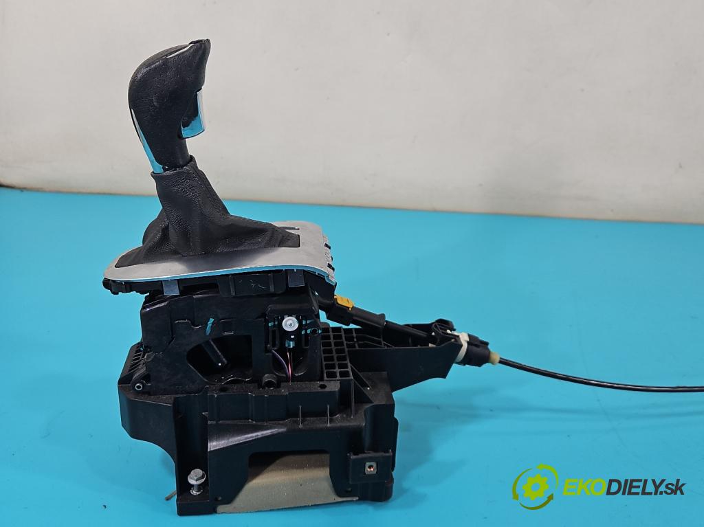 Opel Astra IV 2009-2015 2.0 cdti 165 HP automatic 121 kW 1956 cm3 5- Páka: Změny: stupeň,rýchlosť 565537081 (Rýchlostná páka (kulisa))