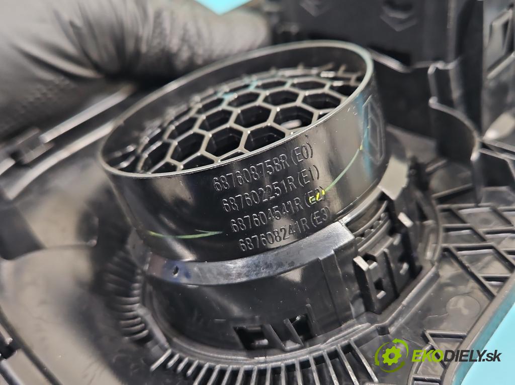 Dacia Sandero II 2012-2020 1.0 12V 73 HP manual 54 kW 999 cm3 5- Mřížka: kúrenia stredová 682603655R (Mriežka kúrenia (fukár))