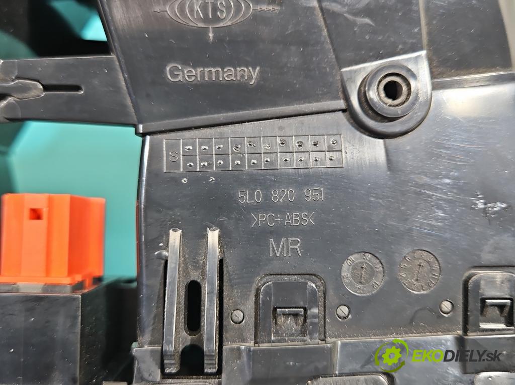 Skoda Yeti 2009-2017 2.0 tdi 140 HP manual 103 kW 1968 cm3 5- Mřížka: kúrenia stredová 5L0820951 (Mriežka kúrenia (fukár))