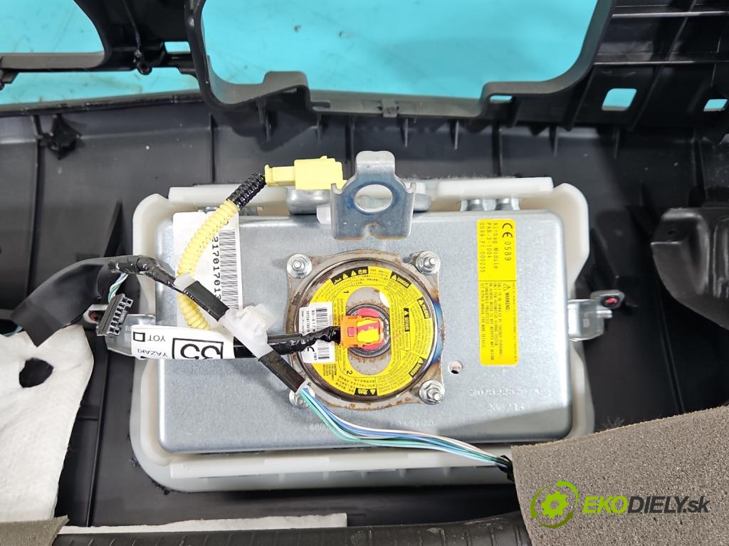 Toyota Auris II 2012-2018 1.6 16V 132 hp manual 97 kW 1598 cm3 5- kokpit,přistrojova deska