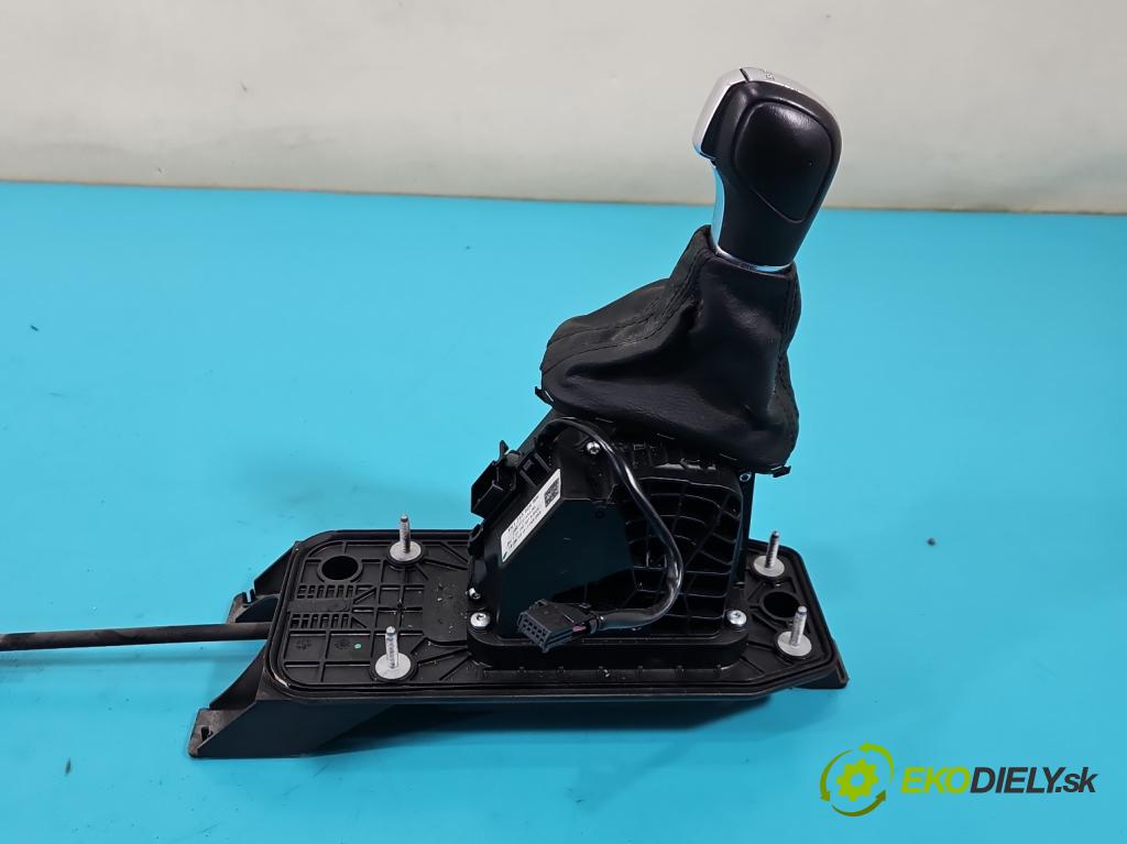 Vw Jetta VI 2010-2018 1.4 TSI 122 HP automatic 90 kW 1390 cm3 4- Páka: Změny: stupeň,rýchlosť 5K1713025BN (Rýchlostná páka (kulisa))