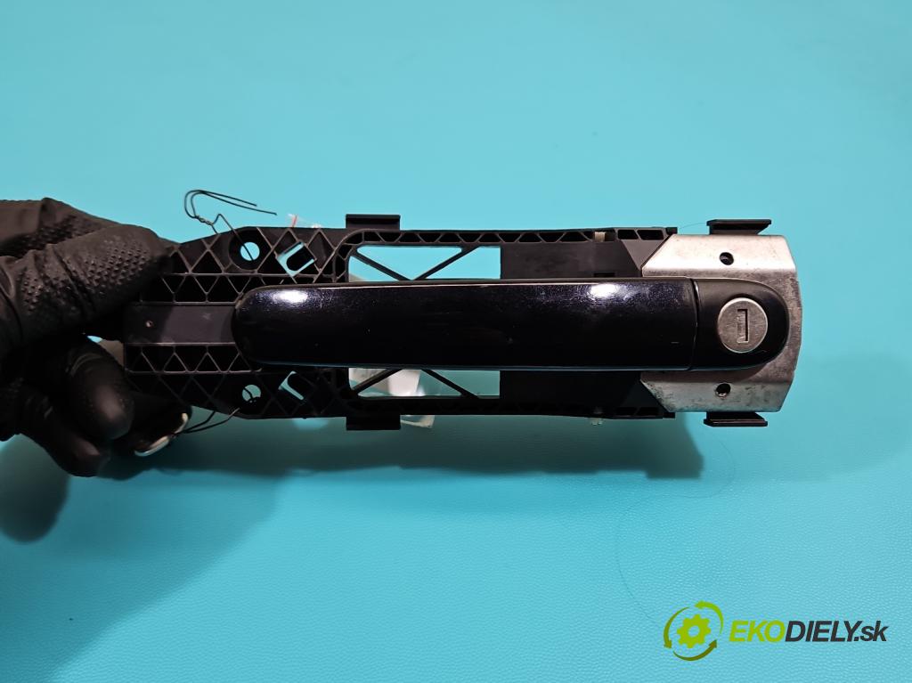 Vw Jetta VI 2010-2018 1.4 TSI 122 HP automatic 90 kW 1390 cm3 4- rukoväť predné ľavé mimo: 5N0837885H (Kľučka dverí vonkajšia predná ľavá)