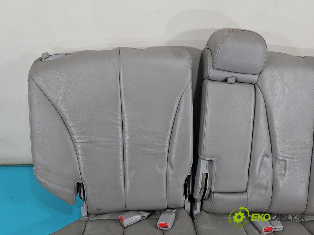 Hyundai Terracan 2.9 CRDi 163 HP manual 120 kW 2902 cm3 5- Pohovka: zadné  (Sedadlo)