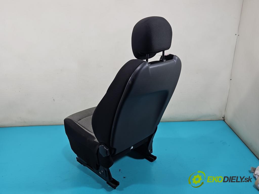 Renault Captur I 2013-2019 0.9 Tce 90 HP manual 66 kW 898 cm3 5- Sedačka pravý  (Sedadlo)
