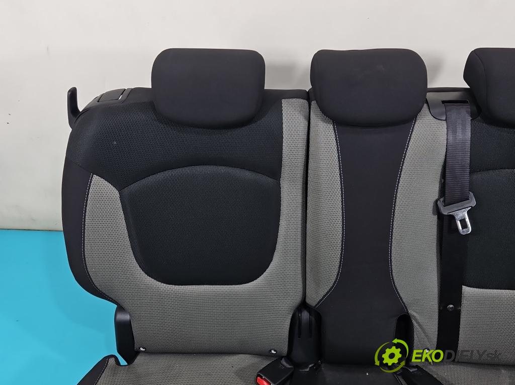 Renault Captur I 2013-2019 0.9 Tce 90 HP manual 66 kW 898 cm3 5- Pohovka: zadné  (Sedadlo)