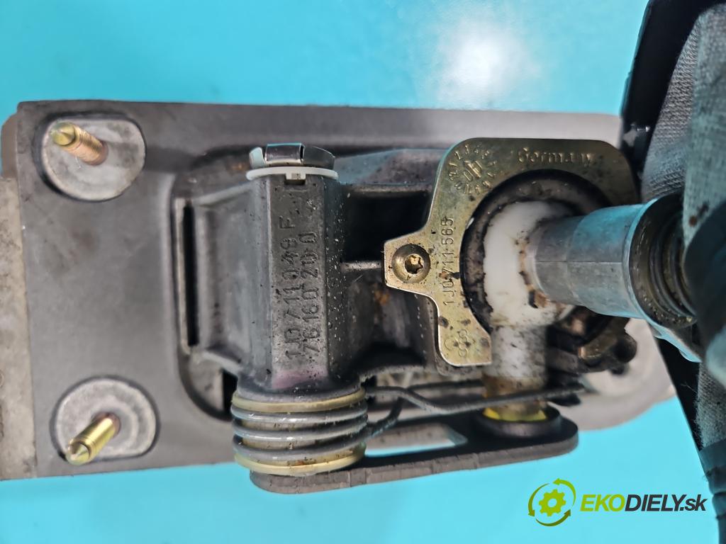 Vw Golf IV 1997-2003 1.9 tdi 116 HP manual 85 kW 1896 cm3 5- Páka: Změny: stupeň,rýchlosť  (Rýchlostná páka (kulisa))